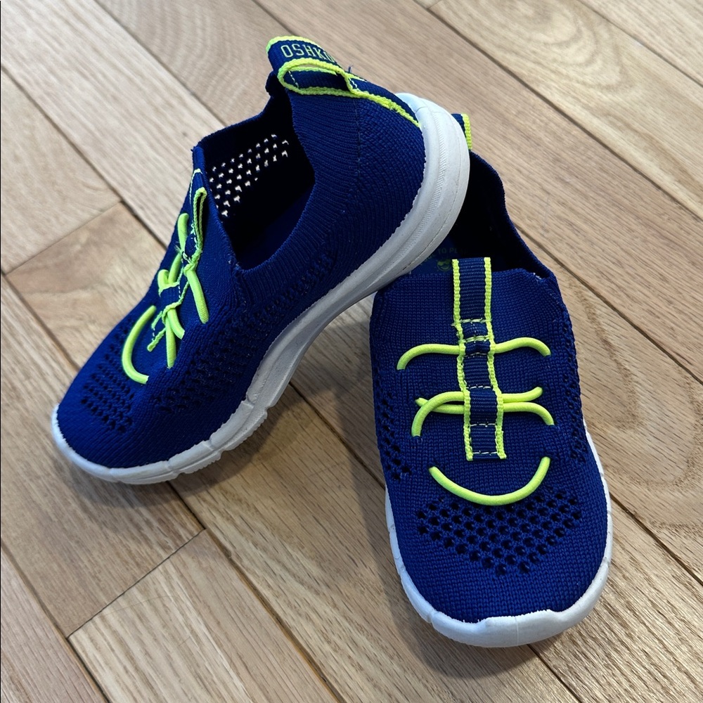 OshKosh B'gosh Navy and Neon Green Mesh Water Shoes